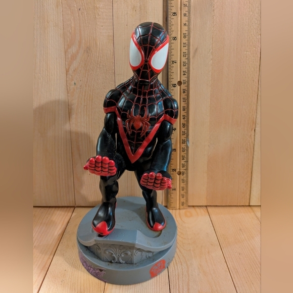 Black and Red Spider-Man Figurine Phone Holder - Picture 2 of 6